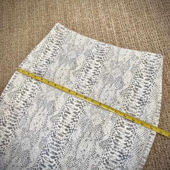 Ann Taylor NWT Grey/White Snake Print Pencil Skirt - Picture 13 of 13